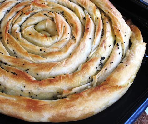 Leek and Cheese Borek / Pırasa ve Peynirli Börek | Turkish Yummies