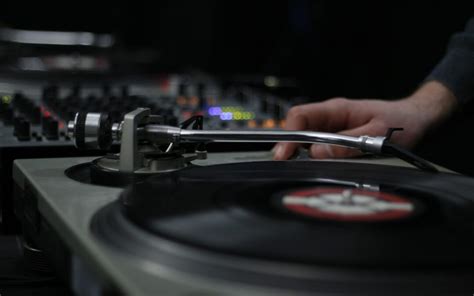 THE 12 FINEST DJ TURNTABLES | MuthaFM