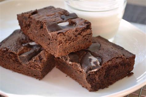 Chocolate Mint Girl Scout Cookie Brownies | Girl scout cookies recipes, Dessert recipes, Mint ...