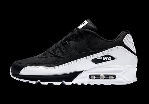 Nike Air Max 90 White Black 537384-082 | SneakerNews.com