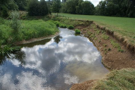 View of the River Roding meandering... © Robert Lamb cc-by-sa/2.0 ...