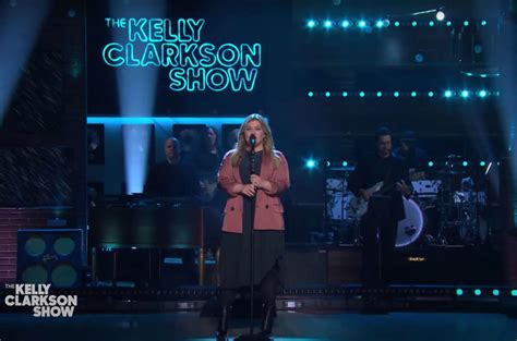 Kelly Clarkson Saves Her ‘Tears’ for ‘Kellyoke’ Cover of The Weeknd ...