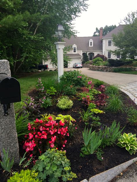 Landscaping Ideas For Driveway Entrance - Image to u