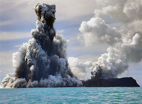 How do volcanoes cause tsunamis? | HubPages