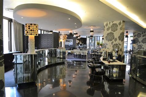 The Luxurious DAVINCI Hotel & Suites in “Africa’s Richest Square Mile” – Kicking It With Mimi