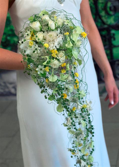 Gold Medal Winner in Floristry Wally Klett Giving Floral Design ...