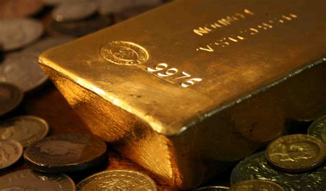 Bank in Ghana gives customers gold bars and coins - CGTN Africa