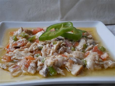 Pescado, ensalada y agua: Receta de Atún al horno