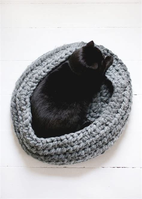 DIY Crochet Cat Bed | Crochet cat bed, Diy crochet cat bed, Crochet cat