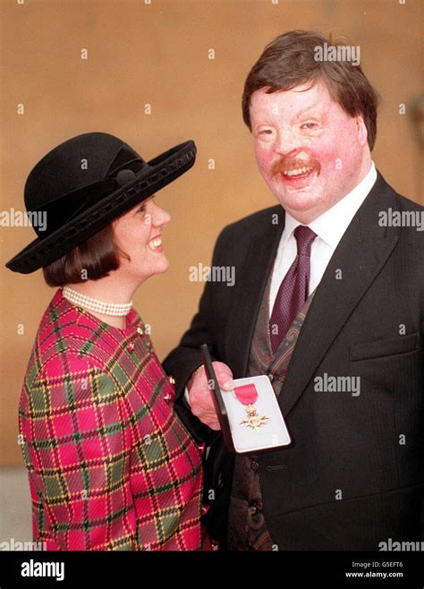 Simon weston and wife hi-res stock photography and images - Alamy