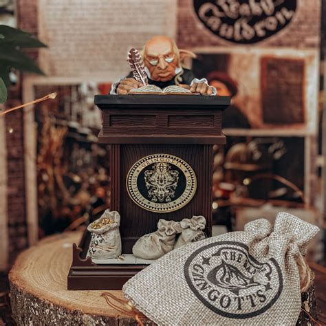 Gringotts Goblin - Harry Potter Magical Beasts Figurine | Elbenwald