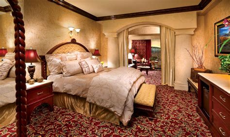 Tuscany Sienna Suite | Peppermill Resort Hotel, Reno