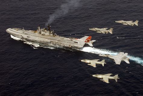 World's Oldest Active Aircraft Carrier INS Viraat Set to Be Museum Ship ...