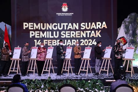 Memahami Dinamika Demokrasi di Indonesia – Kompaspedia