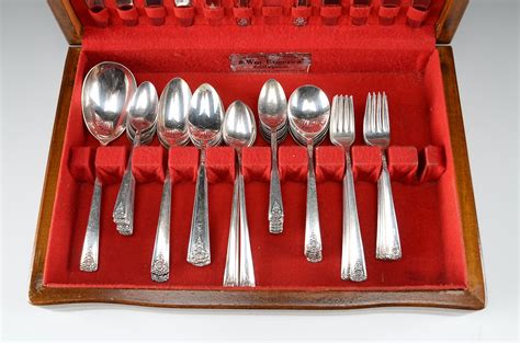 Wm Rogers "Spring Charm" Silver Plate Flatware Set | EBTH