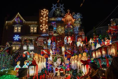 20 Best Places To See Holiday Lights In NYC (2024)