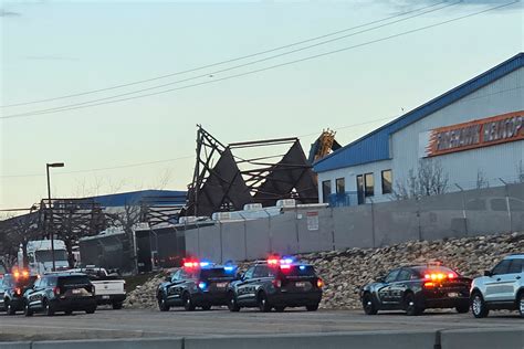 Three killed and nine injured in horror hangar collapse at Boise Airport | The Independent