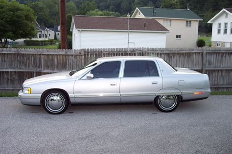 1999 Cadillac DeVille - Information and photos - MOMENTcar