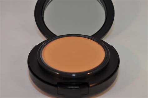 MAC Pro Longwear SPF 20 Compact Foundation Swatches, Look, Review - The Shades Of U