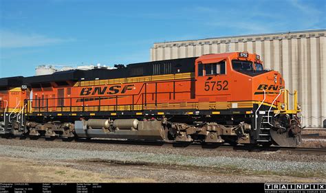 The BNSF Photo Archive - ES44AC #5752