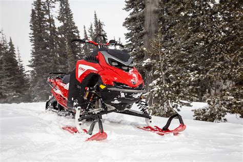 2023 LYNX Shredder RE Walkaround Video | Mountain Sledder