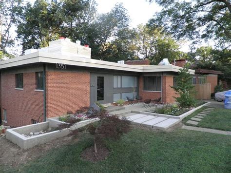 LOVE this | Mid century modern curb appeal, Curb appeal, Modern landscaping