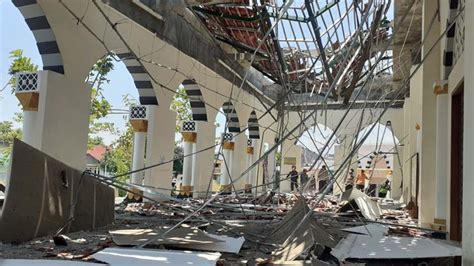 Polisi Selidiki Ambrolnya Atap Serambi Masjid Besar Nguter Sukoharjo - Solopos.com | Panduan ...