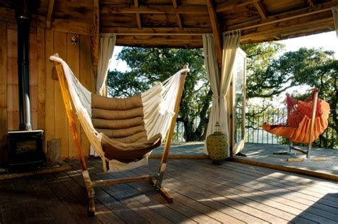 Arty backyard hammock with stand | Interior Design Ideas - Ofdesign