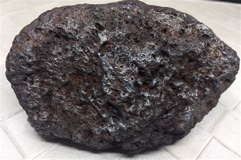 Stony iron meteorite - 10cm*7cm*3cm - 846g - Catawiki