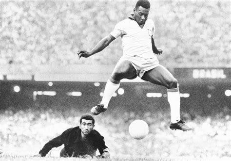 Nobody disputes Pelé’s greatness but goal count fuels debate | AP News