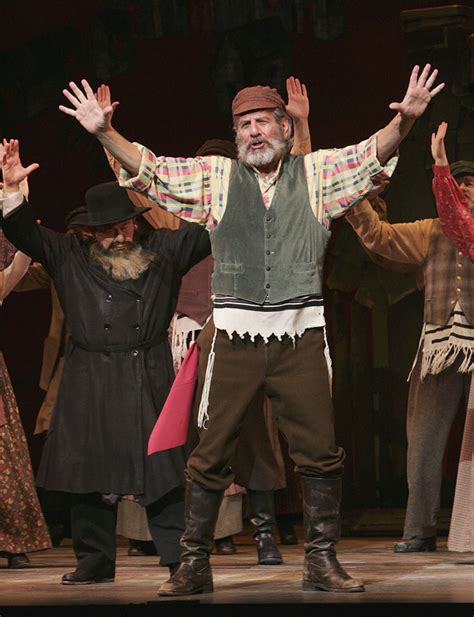 Review: Fiddler on the Roof—Topol Farewell Tour/Broadway in Chicago | Newcity Stage