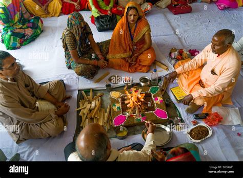 Hindu girl prayer hi-res stock photography and images - Alamy