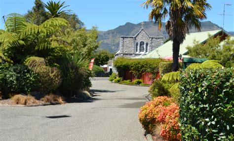 Pool and Grounds – Anatoki Motels Takaka Accommodation