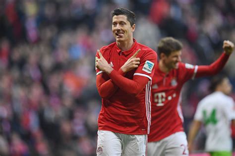 Robert Lewandowski summarizes the 2016 Ballon d’Or in four emojis ...