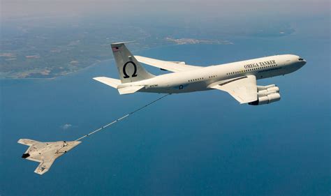 Awesome Video Shows Unmanned X-47B Drone Refuelling In The Air | Gizmodo Australia