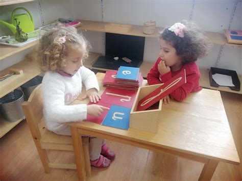 Pédagogie Montessori: une approche éducative respectueuse de l’enfant