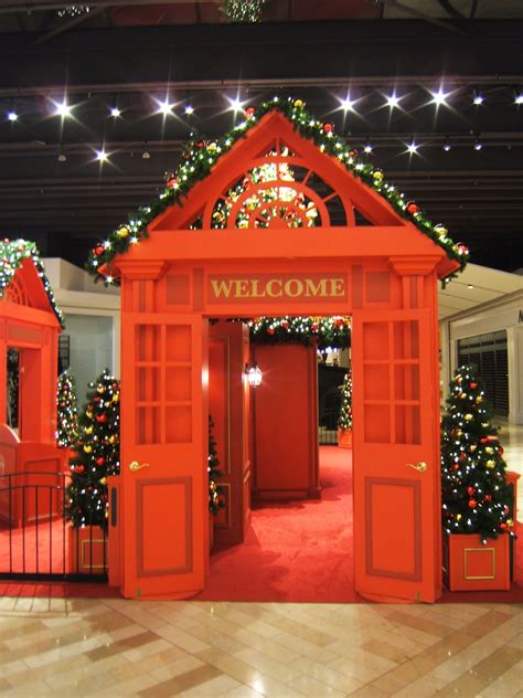 Welcome arch at St. Matthew's Mall in Louisville, Kentucky. For more information on Center Stage ...