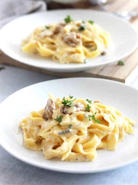 Blue Cheese Pasta Sauce (Gorgonzola and Walnut Pasta) - Slow The Cook Down
