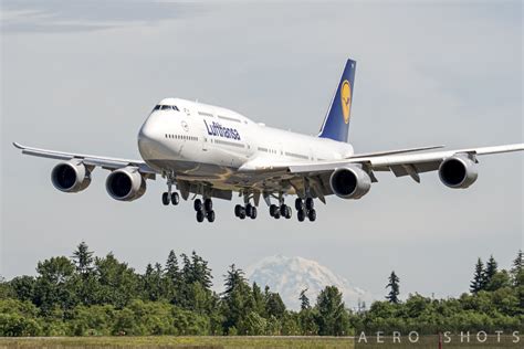 Boeing 747-8i - Lufthansa Flyer