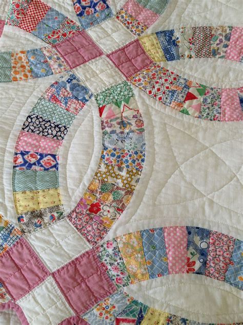 Lovely wedding ring quilt | Double wedding ring quilt, Quilt patterns, Quilts