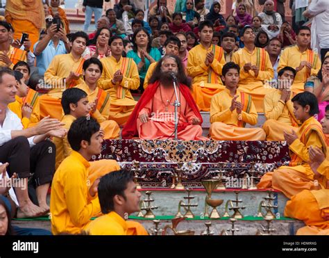 Evening Ganga Aarti Ceremony at the Parmarth Niketan Ashram in ...