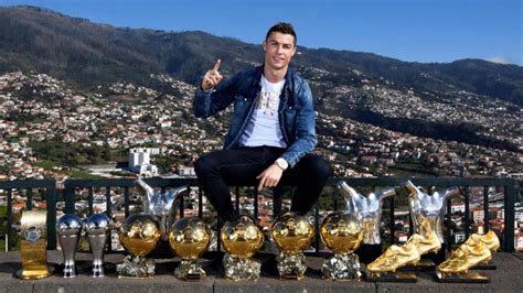 Cristiano Ronaldo presume de trofeos desde casa