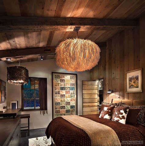 Cozy mountain cabin in Montana maximizes minimal space