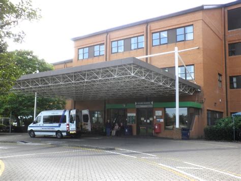 Main entrance, Musgrove Park Hospital © Roger Cornfoot cc-by-sa/2.0 ...