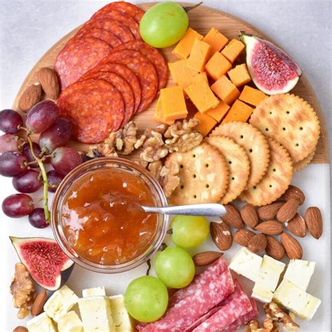 Christmas Cheese Board - Walking On Sunshine Recipes