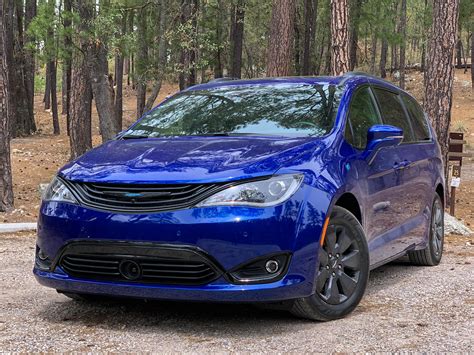 2019 Chrysler Pacifica Hybrid Review, Trims, Specs and Price | CarBuzz