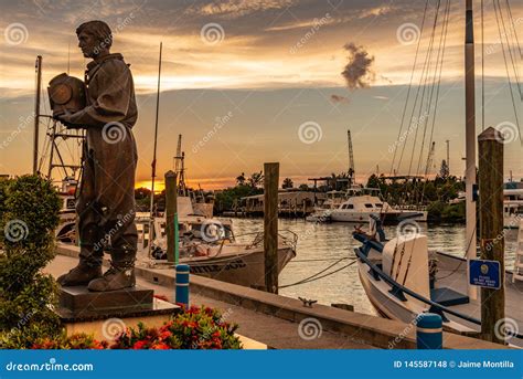 Sponge Diver Sculpture at Sunset in Tarpon Springs Editorial Stock ...