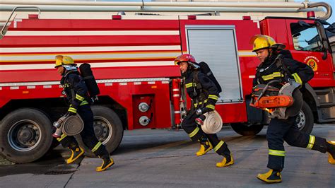 Firefighters train in the heat in E China's Jiangsu - CGTN