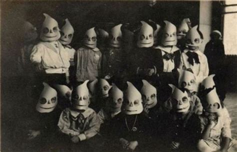 40 Vintage Halloween Costumes That Will Haunt Your Nightmares