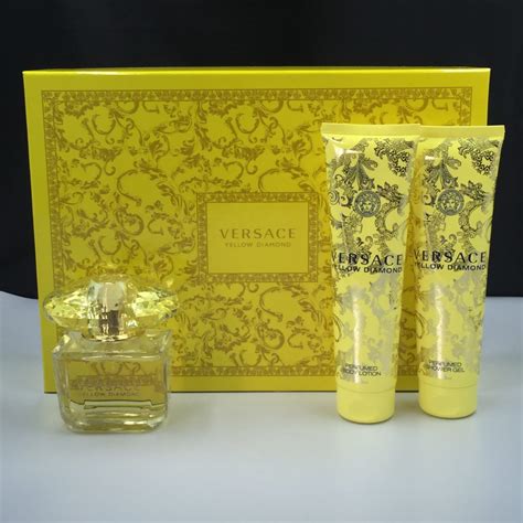 Versace Yellow Diamond Gift Set 90ml Eau De Toilette + Two Products